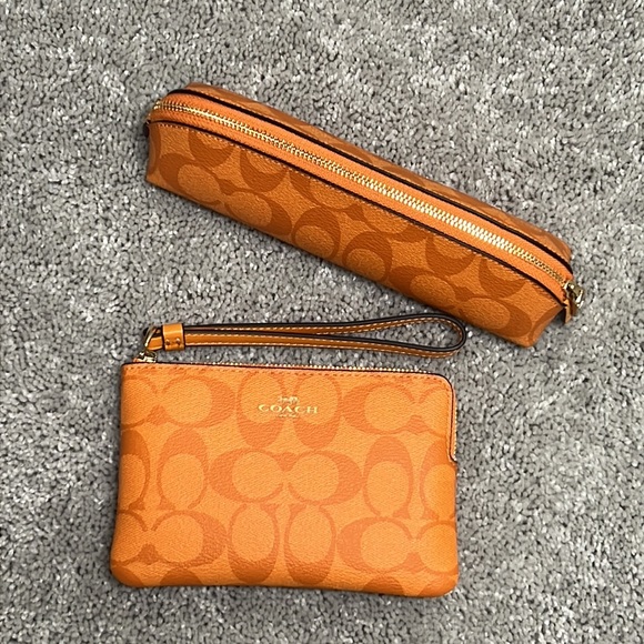 🎀 Coach bundle pencil case and wristlet - Picture 2 of 11